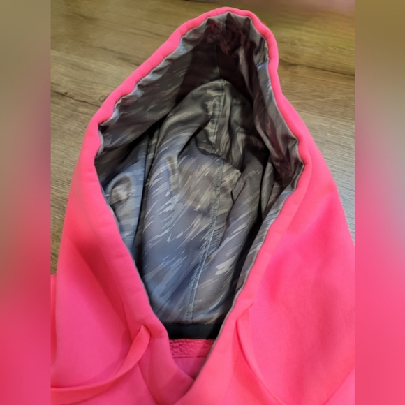 Under Armour pink breast cancer hoodie size XS - Picture 5 of 6